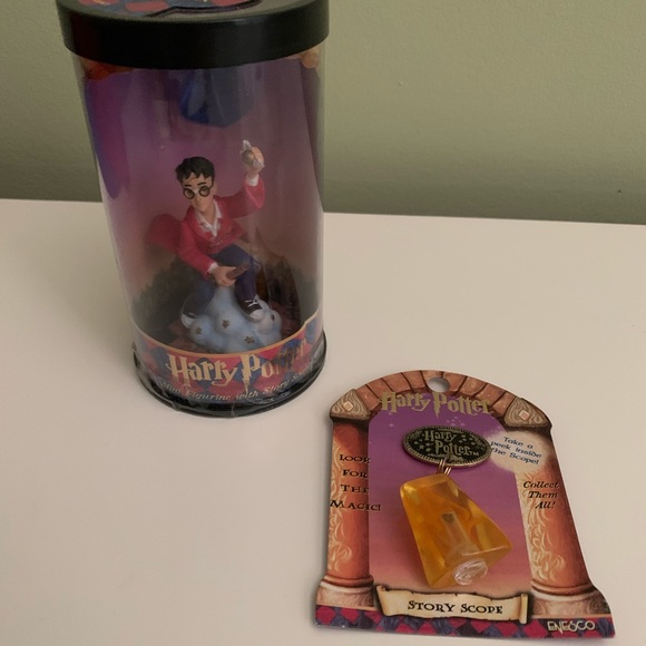 Harry Potter Mini Figurine and Two Story Scopes - Picture 1 of 6